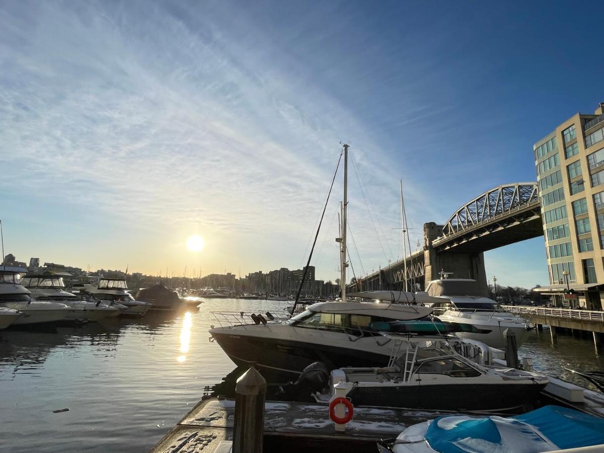 Downtown 1Br Condo At Granville Strip Near English Bay バンクーバー エクステリア 写真
